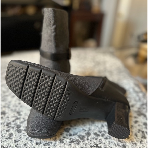 AEROSOLES Color-Block Chunky Heel Ankle Boots - Picture 7 of 8